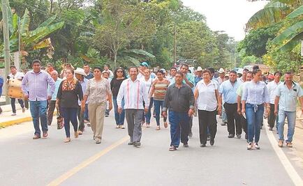 Retienen a policías; piden gestionar 13 mdp