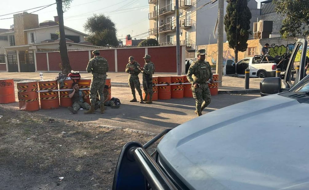 Elementos de la Secretaría de Marina y un motociclista resultan lesionados en accidente automovilístico en alcaldía Tlalpan.
Foto: Especial.