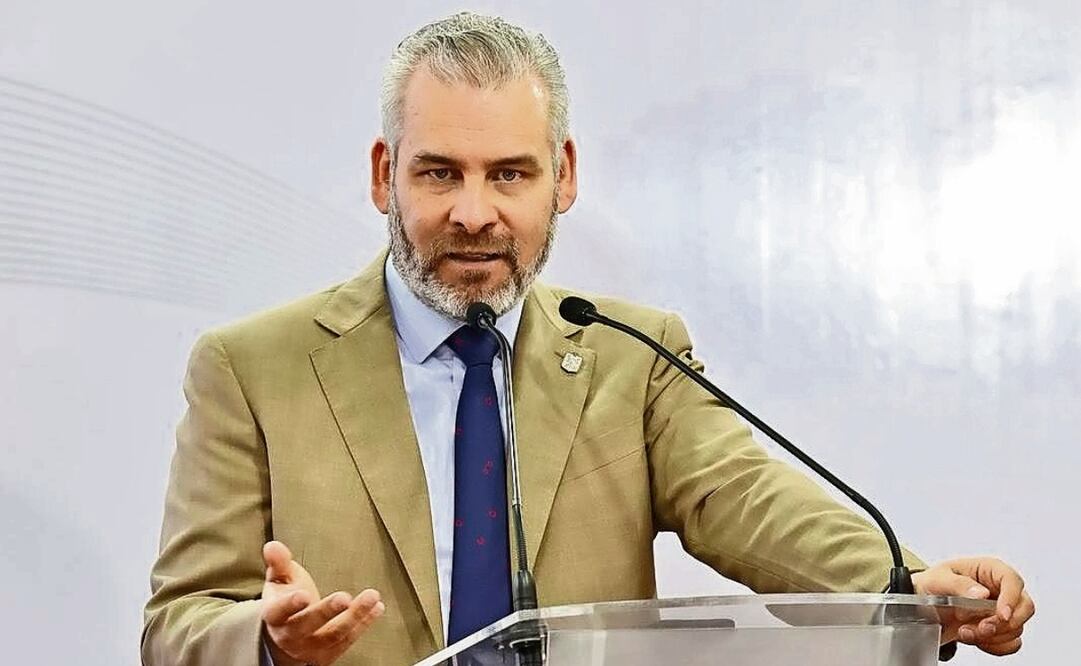 El gobernador de Michoacán celebró la ley que otorga autonomía y aumento de presupuesto para la Universidad de San Nicolás de Hidalgo. Foto: Especial