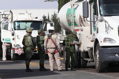 Ejército toma control total de la seguridad en instalaciones de Pemex