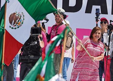 Llama Xóchitl a derrotar la mentira en un Zócalo rosa
