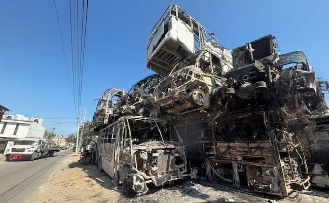 Una torre de camiones calcinados en Puerto Vallarta; los estragos en Jalisco a una semana del abatimiento de “El Mencho”