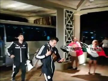 Critican a seleccionados por ignorar a dos aficionados en Bermudas