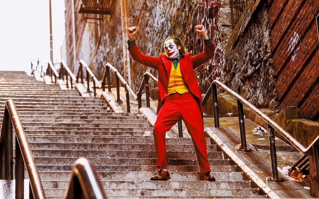 Escena en que Arthur Fleck se transforma en el Joker. (Foto: Especial)