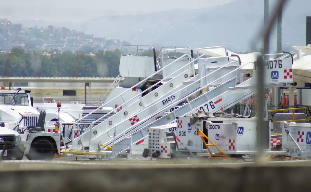 Por el bloqueo del Sindicato Nacional de Trabajadores de la Educación (SNTE) en los accesos del Aeropuerto Internacional “Benito Juárez” de Oaxaca suman 20 los vuelos cancelados. Foto: Edwin Hernández - EL UNIVERSAL
