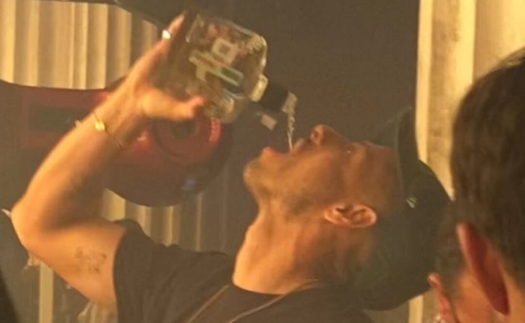 Chicharito Hernández se fue de fiesta tras anotar su primer gol con Chivas FOTO: @Gaspar_Sparco