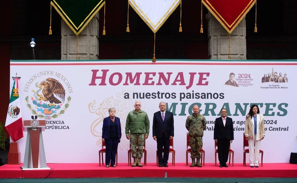 AMLO encabeza homenaje a migrantes en Palacio Nacional. Foto: Presidencia
