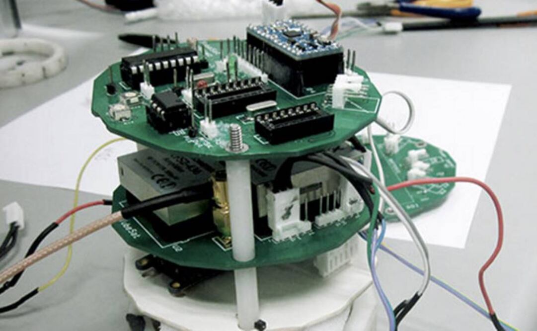 Se encuentran con el diseño de las celdas solares, de la estructura metálica. Foto: Conacyt