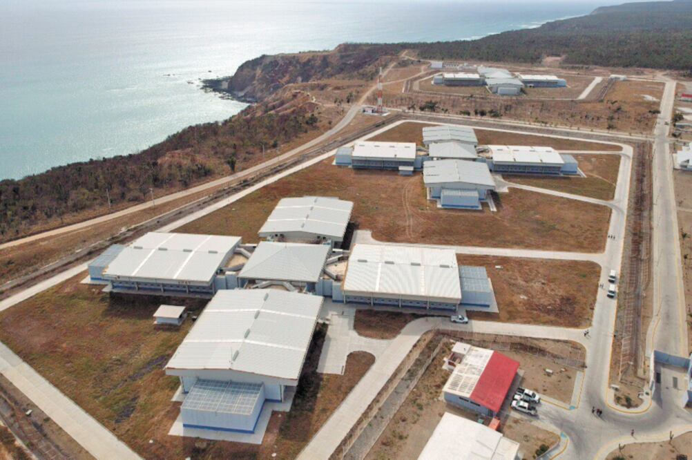 Aspecto de los complejos penitenciarios en la isla Madre en el archipiélago de las islas Marías. (LUIS CORTÉS. EL UNIVERSAL)