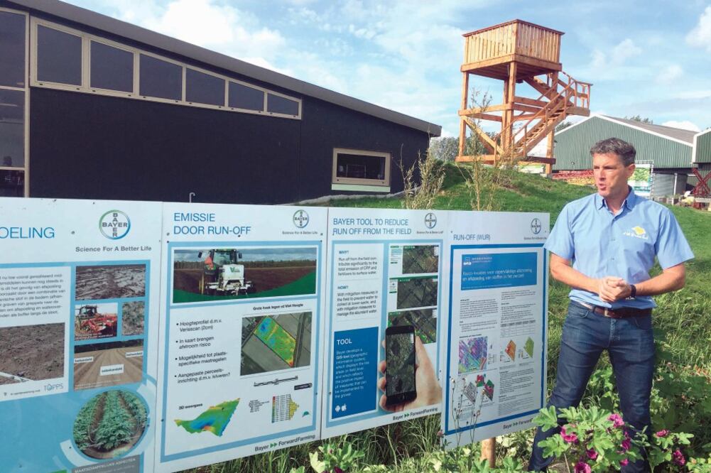 Entre las innovaciones que presentaron los agricultores están que las aplicaciones para dispositivos móviles trabajan en la identificación de plagas en los cultivos; tan sólo es necesario tomar una fotografía de la planta infectada. Foto: MIGUEL PALLARES.