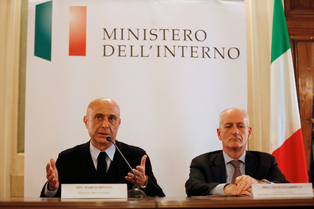 El Ministro del Interior, Marco Minniti, en conferencia de prensa en Roma, Italia. (REUTERS/Alessandro Bianchi)