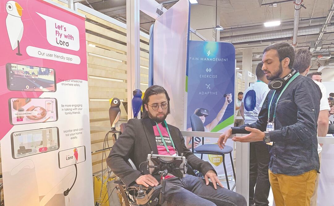 Loro de Boston está dirigido a usuarios en silla de ruedas. Está diseñado con IA para reconocer objetos y puede hablar por el usuario si éste no puede. Foto: JULIE JAMMOT. AFP