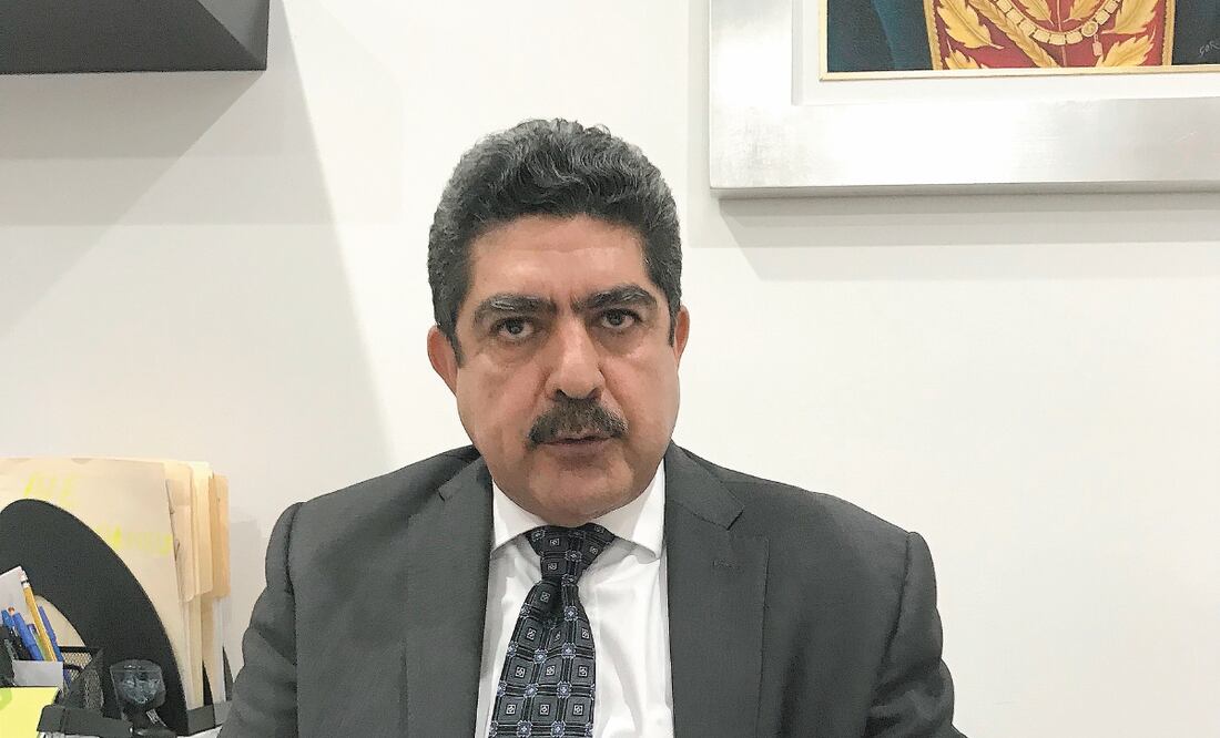 Aclara ción. El secretario de Gobierno de Naucalpan, Manuel Espino, dijo que “no tiene injerencia para cambiar reglamento”. REBECA JIMÉNEZ. EL UNIVERSAL