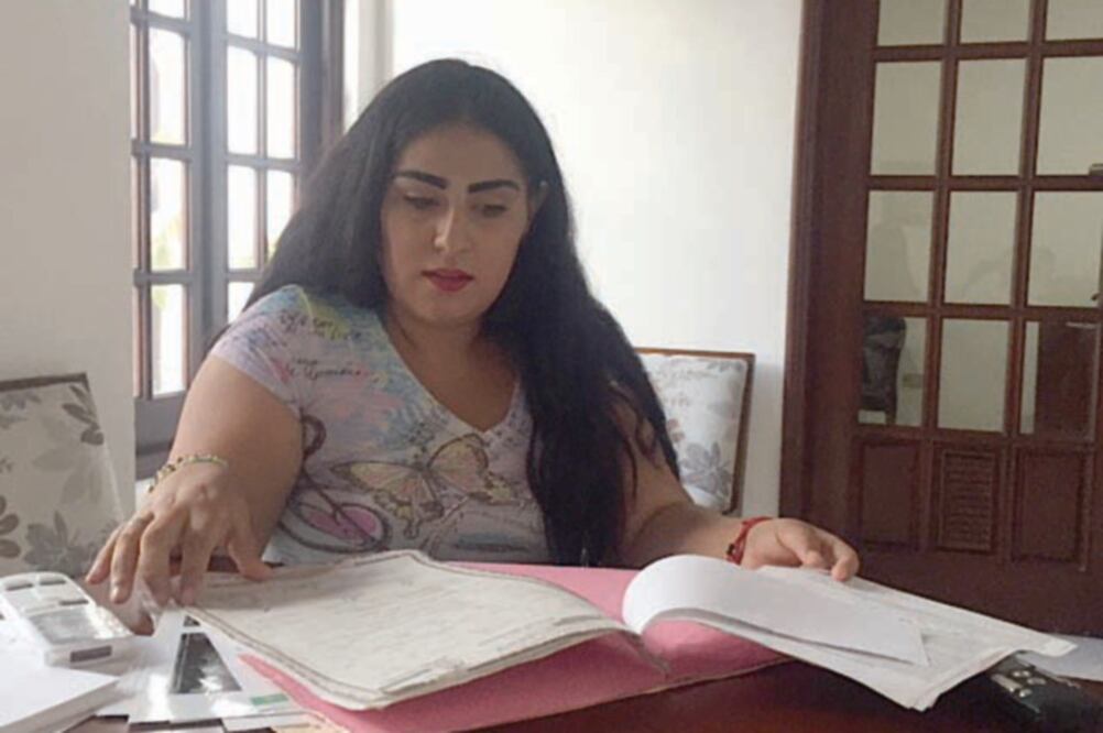 Mariana Medina denuncia que en el IMSS en ningún momento les informaron que su hijo sería sometido a operaciones y nadie les pidió la autorización, por lo que demandó penalmente al Hospital Regional 1 del IMSS el 29 de septiembre. (JAVIER CABRERA)