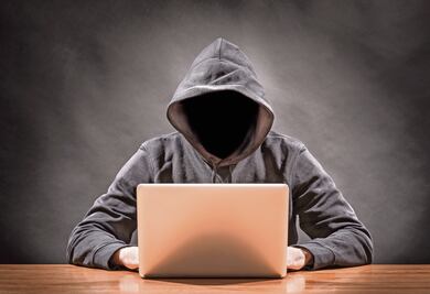 Hospitales de Londres sufren ciberataques, trasladan a pacientes a otros nosocomios