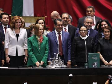 En menos de 10 minutos, Rosa Icela entrega a Diputados informe de gobierno de Sheinbaum; no hubo discurso de la funcionaria