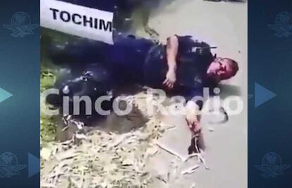 Vuelca patrulla y se burlan de policías accidentados en Puebla