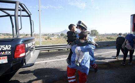 Detienen tráiler con 158 migrantes