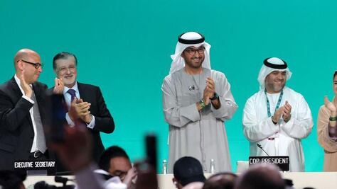 ¿Qué dice el acuerdo alcanzado en la COP28 y cómo han reaccionado los científicos y ambientalistas?