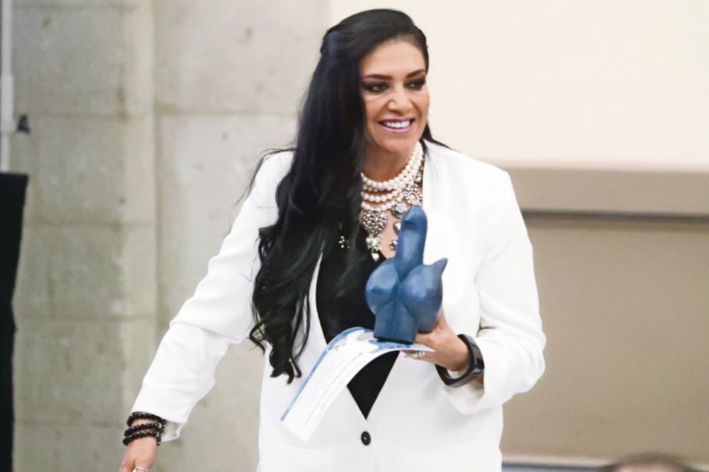 Margarita Flores recibió el galardón en la categoría de Divulgación Científ ica y Cultural por el trabajo Ciencia en todos lados-Chicxulub. (ARIEL OJEDA. EL UNIVERSAL)