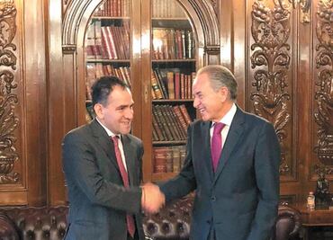 Se reúnen Carreras y titular de SHCP