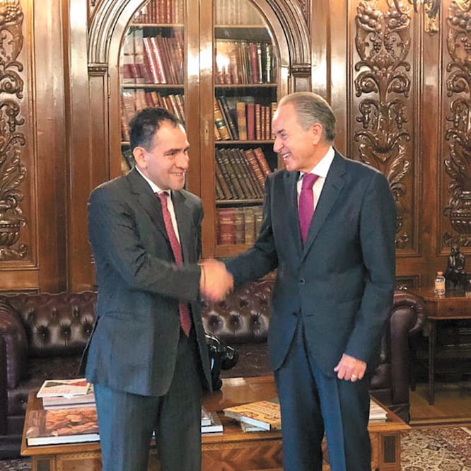 El gobernador Juan Manuel Carreras y el secretario de Hacienda también hablaron de la ampliación del aeropuerto de Tamuín. Foto/ESPECIAL