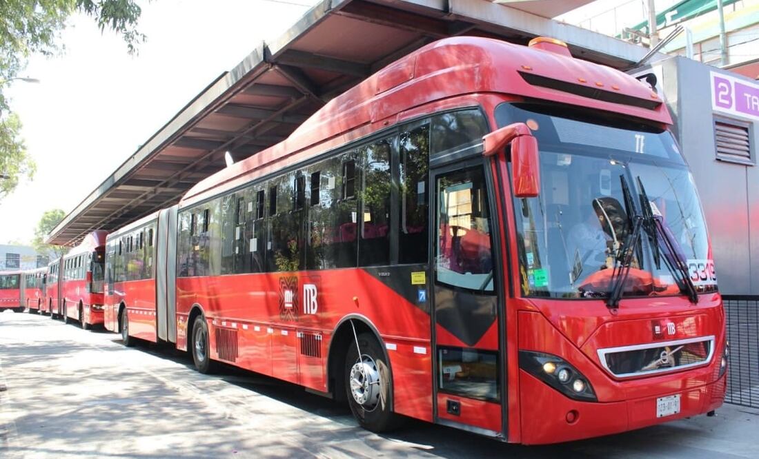 Línea 2 del Metrobús ampliará su horario de servicios los viernes y sábados.
Foto: Especial