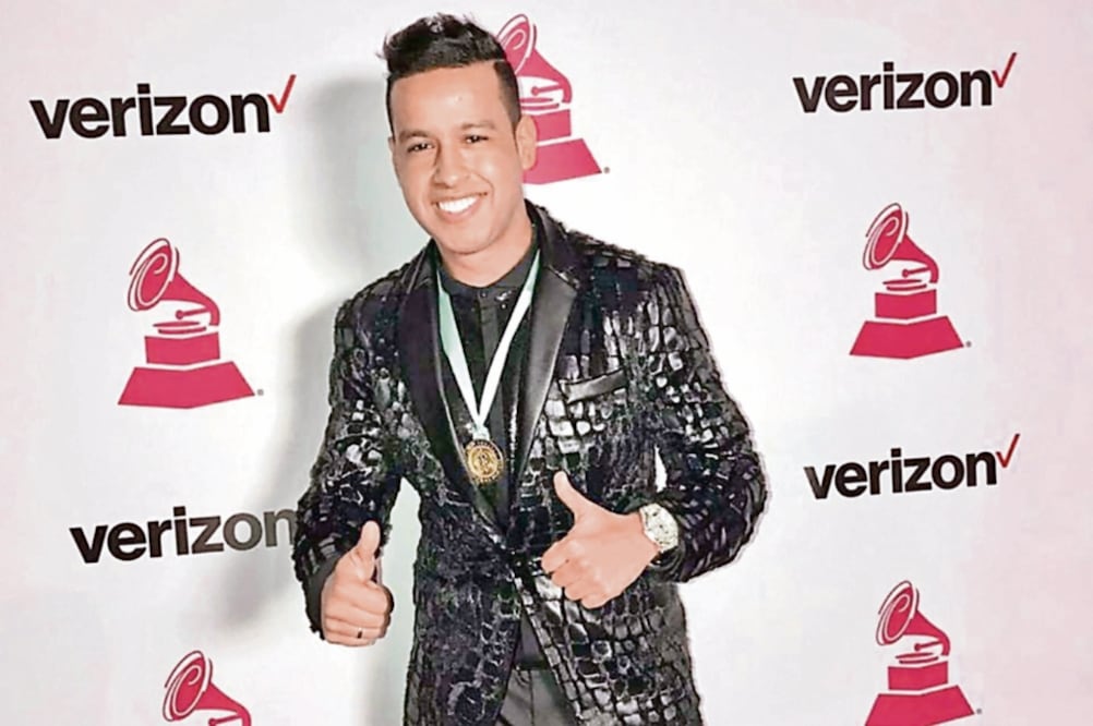 El cantante de 26 años sufrió heridas graves al volcarse su camioneta. (FACEBOOK)