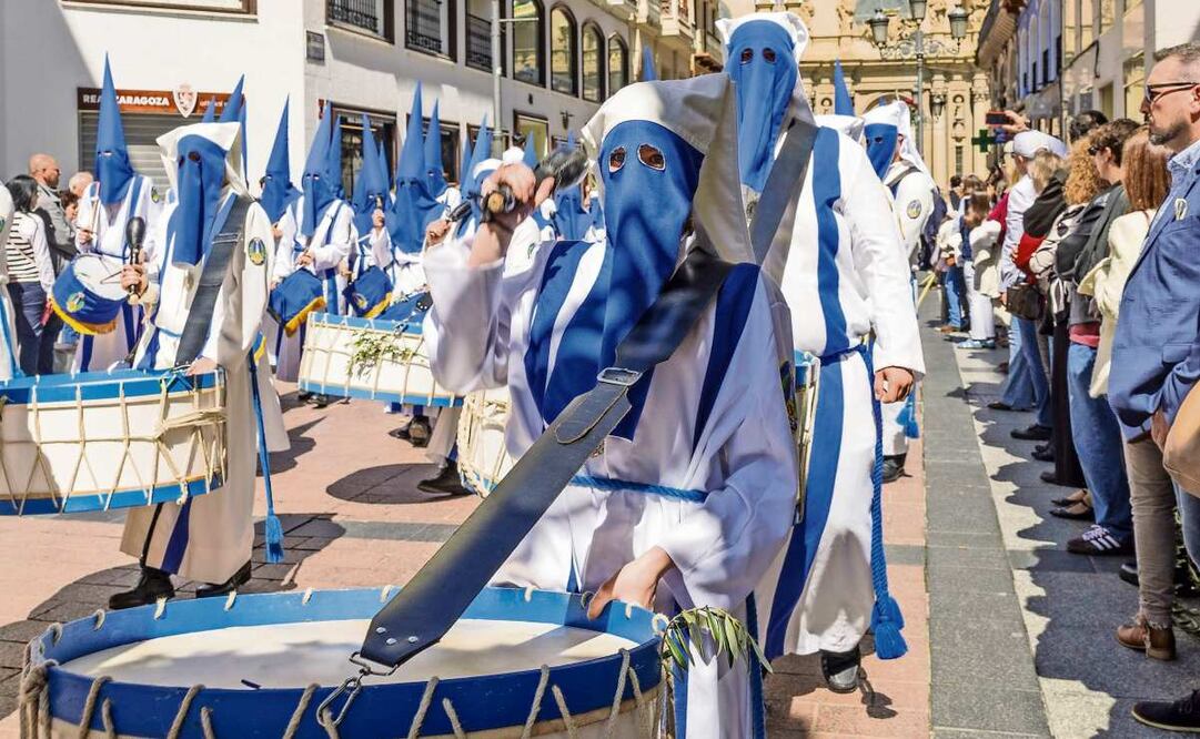 Fotografía de la Procesión de las Palmas celebrada este Domingo de Ramos por las calles del Casco Histórico de Zaragoza, en España. (14/04/2025) Foto: Javier Cebollada | EFE