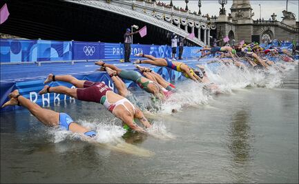París 2024: Río Sena recibe las pruebas de Triatlón pese a contaminación en sus aguas