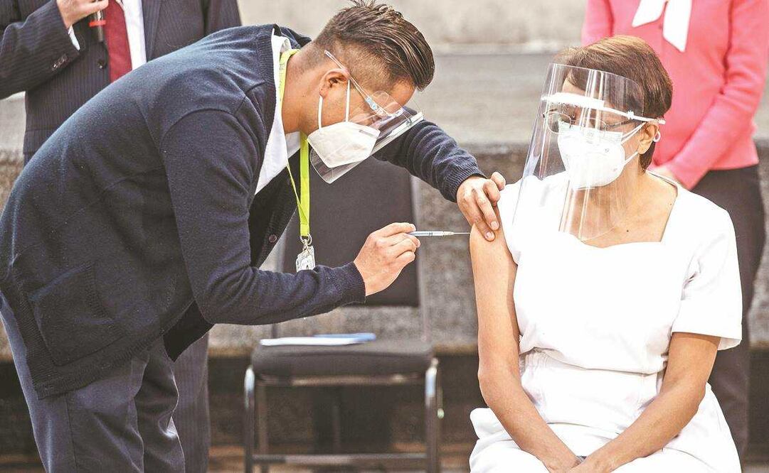 Fechas de tercera dosis a doctores, enfermeras y militares