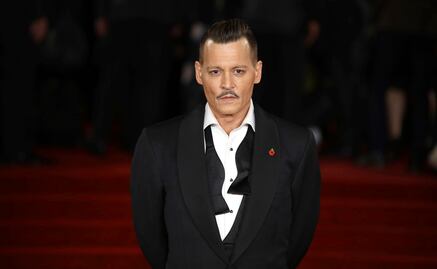 ¿Johnny Depp ebrio en alfombra roja?