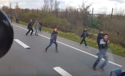 Chofer de tráiler intenta atropellar a refugiados