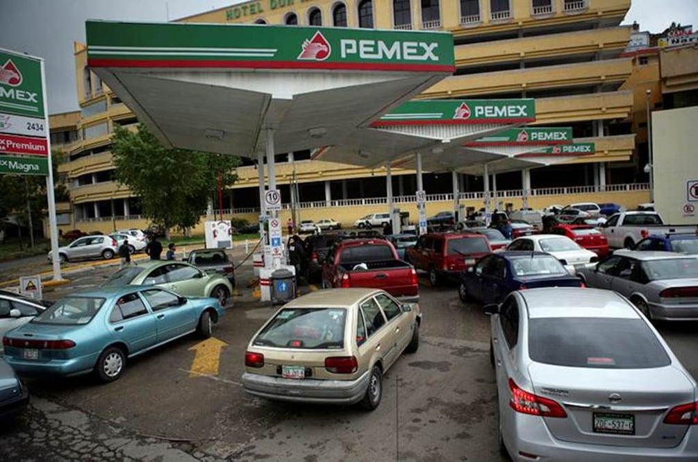 Petróleos Mexicanos (Pemex) admitió que el desabasto de combustible afecta al menos 600 estaciones de servicio de los nueve estados de la República. Foto Cuartoscuro