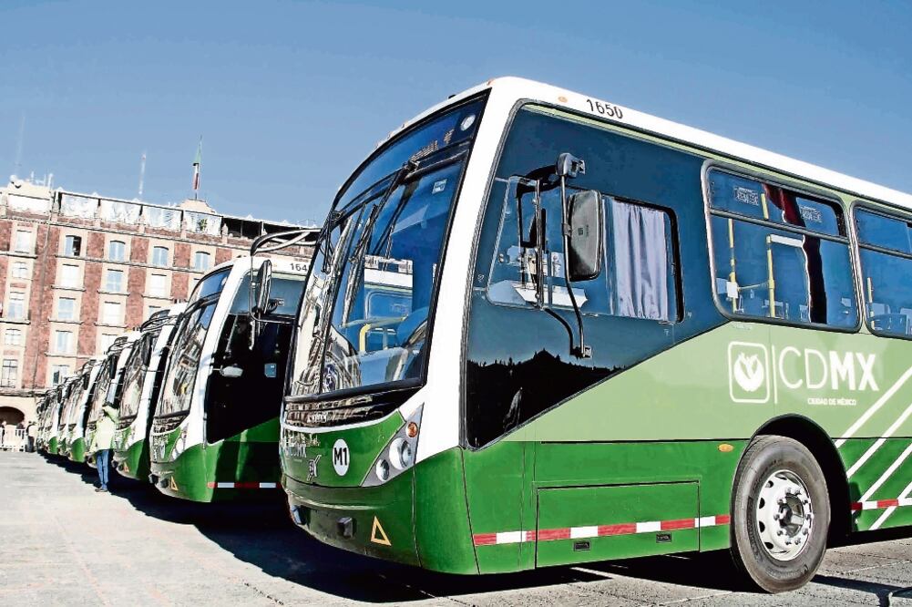 Los autobuses cuentan con GPS, sistema de videovigilancia, botón de auxilio y micrófono de comunicación con el centro de control del sistema (ARCHIVO EL UNIVERSAL)