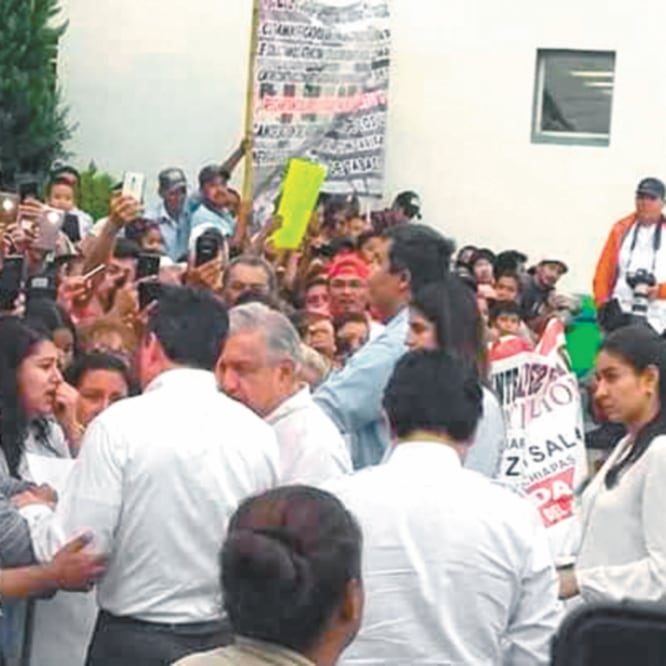 Angustia. Esposas de los policías retenidos expresaron su preocupación al Presidente por la ausencia de los agentes. ÓSCAR GUTIÉRREZ. EL UNIVERSAL