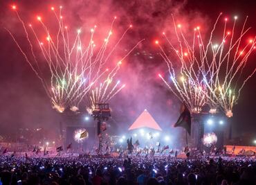 Glastonbury 2025 abre sus puertas; Olivia Rodrigo, Rod Stewart y Charli XCX encabezan el festival