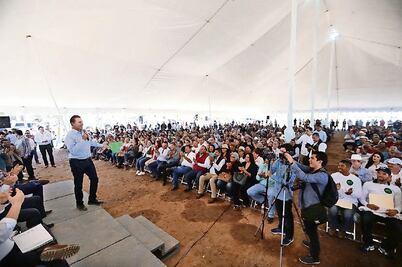 Quirino Ordaz entrega 455 motores y 919 lanchas