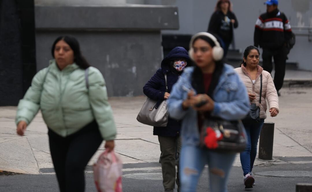 Chamarra, suéter y gorro: capitalinos enfrentan el día más frío del año. Foto: Francisco Rodríguez