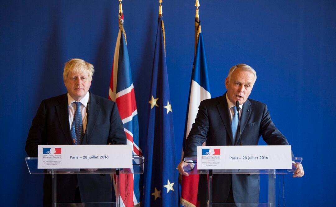 El ministro de Asuntos Exteriores francés, Jean Marc Ayrault, y su homólogo británico, Boris Johnson. (Foto: EFE/Jeremy Lempin)