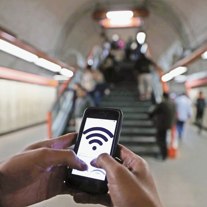 The CIU consideró que si entra la burocracia en el desarrollo del acceso a internet, el monto de inversión se puede multiplicar. ARCHIVO EL UNIVERSAL