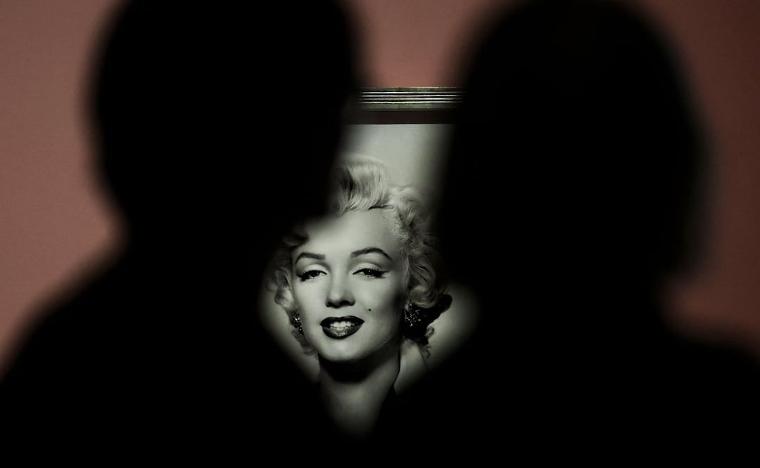 Visitantes recorren la exposición "Marilyn Monroe: ¡100 años!", dedicada a la actriz estadounidense Marilyn Monroe, en la Cinemateca de París.
Foto de Anne-Christine POUJOULAT / AFP.