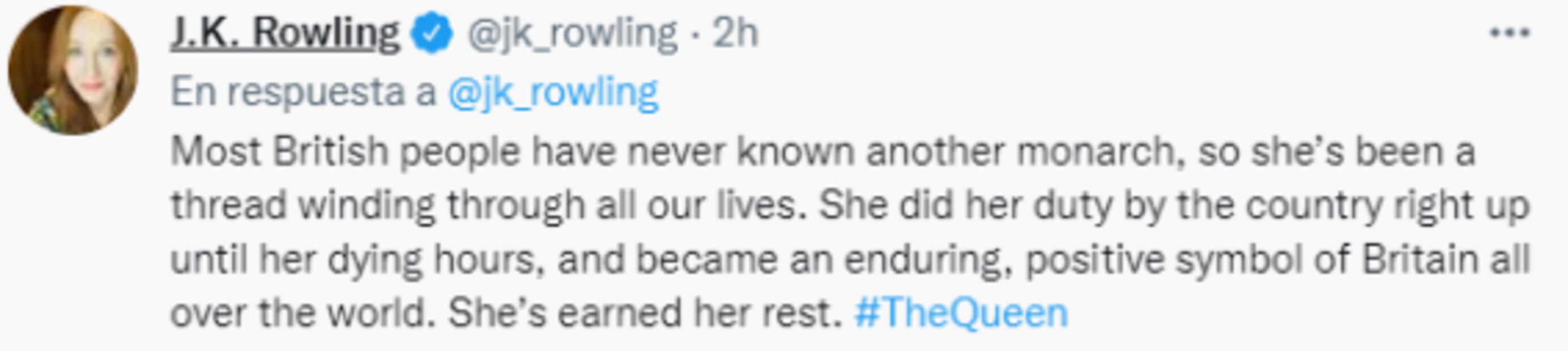 J. K. Rowling y el Oso Paddington, personaje ficticio de la literatura inglesa, despiden a la reina Isabel II