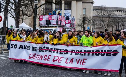 Miles se manifiestan contra el aborto en Paris; se cumplen 50 años de su legalización en Francia