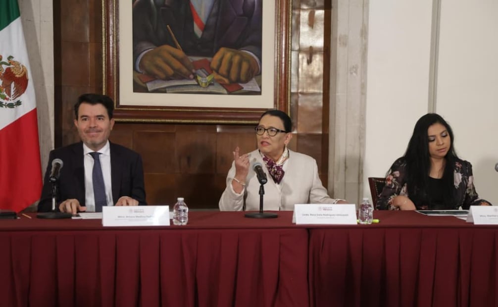 Arturo Medina, subsecretario de derechos humanos población y migración de la Secretaria de Gobernación; Rosa Icela Rodríguez, Secretaria de Gobernación; y Martha Lidia Pérez, Titular de la Comisión Nacional de Búsqueda durante la conferencia de prensa que dieron en la Secretaria de Gobernación. Foto: Carlos Mejía / EL UNIVERSAL