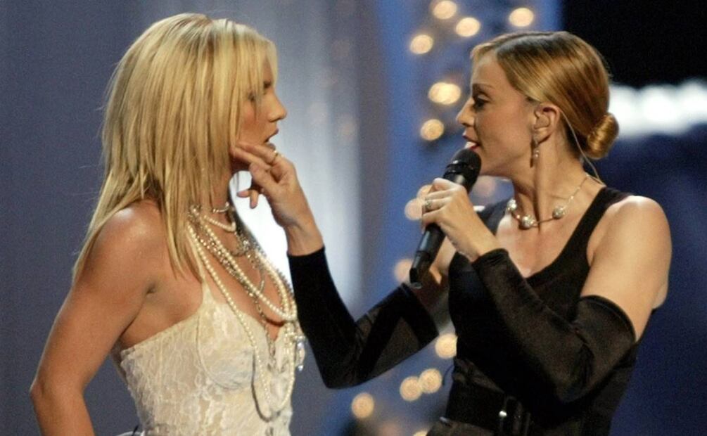 Ambas cantantes protagonizaron uno de os eventos más polémicos de la historia de la música. Archivo AP. 