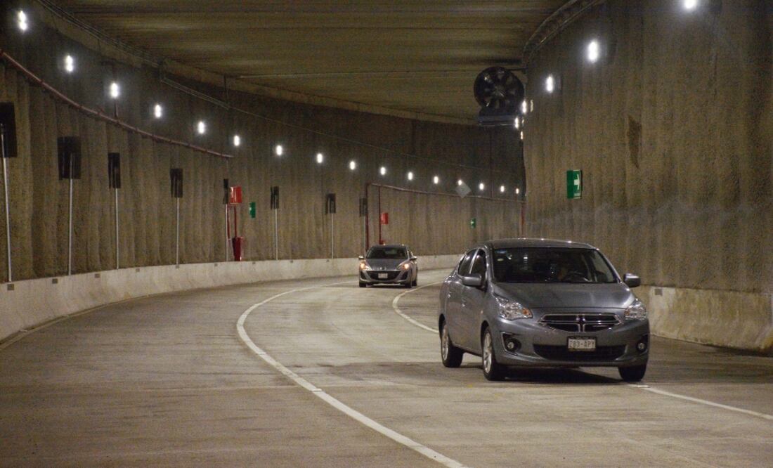 Tras desalojar las aguas pluviales, que en algunos puntos llegó hasta los 50 centímetros de altura, el doble túnel fue reabierto y funcionó de manera normal. (ALONSO ROMERO. EL UNIVERSAL)