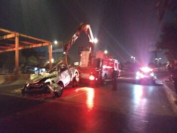 ​Investigan volcadura de auto en vías del Metro de la Línea 5