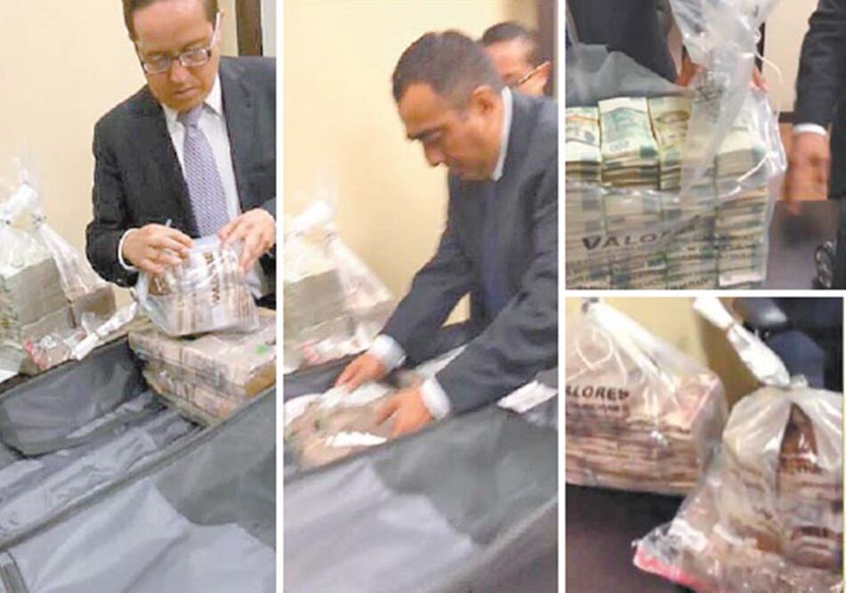 En la secuencia gráfica se aprecia a Guillermo Gutié rrez Badillo y a Rafael Ca raveo guardar fajos de billetes en bolsas negras. Fotos: Especiales