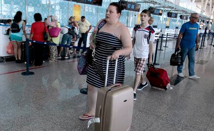 Salen miles de turistas británicos de Túnez